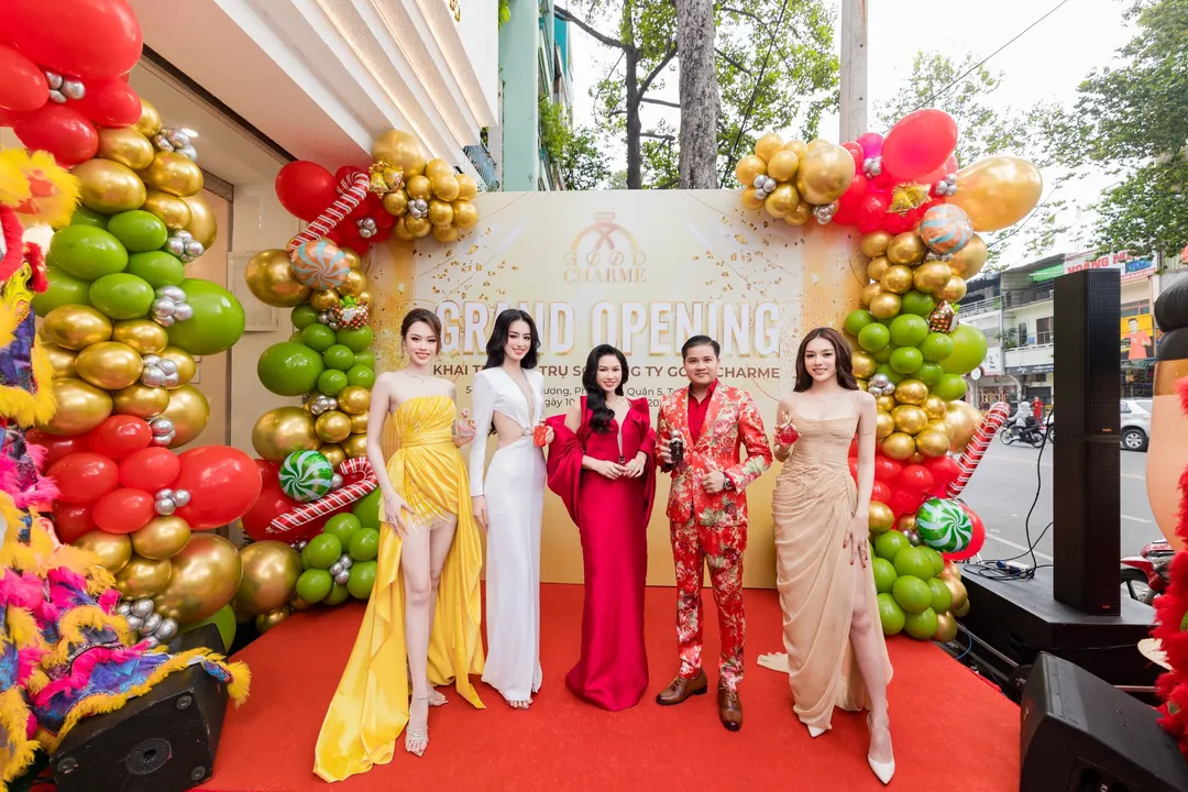 DÀN HOA Á HẬU & CÁC SAO VIỆT ĐÌNH ĐÁM CÓ MẶT CHÚC MỪNG KHAI TRƯƠNG TRỤ SỞ CÔNG TY NƯỚC HOA GOODCHARME 